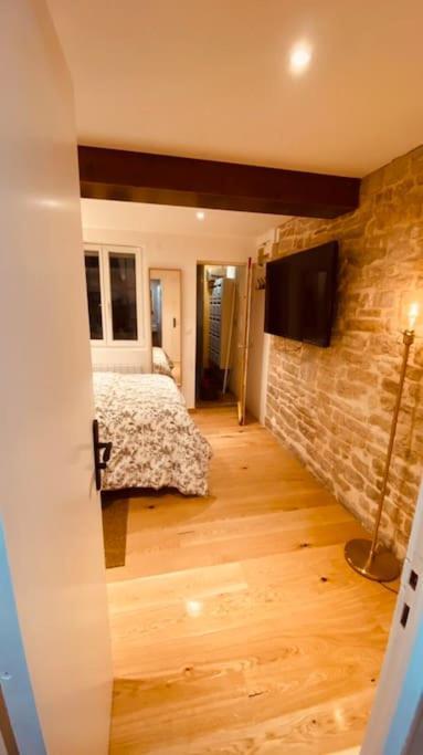 Studio Renove Avec Patio, Coeur Du Centre Ville Besançon Exterior foto